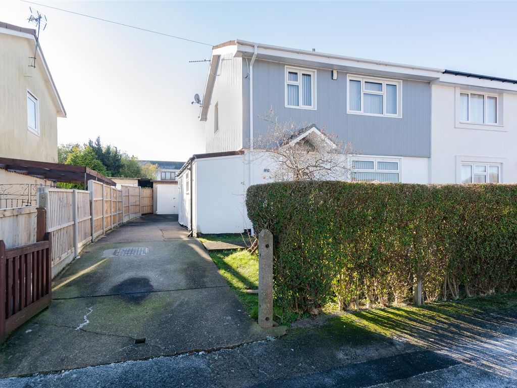 3 bed semidetached house for sale in Monkton Drive, Nottingham NG8, £