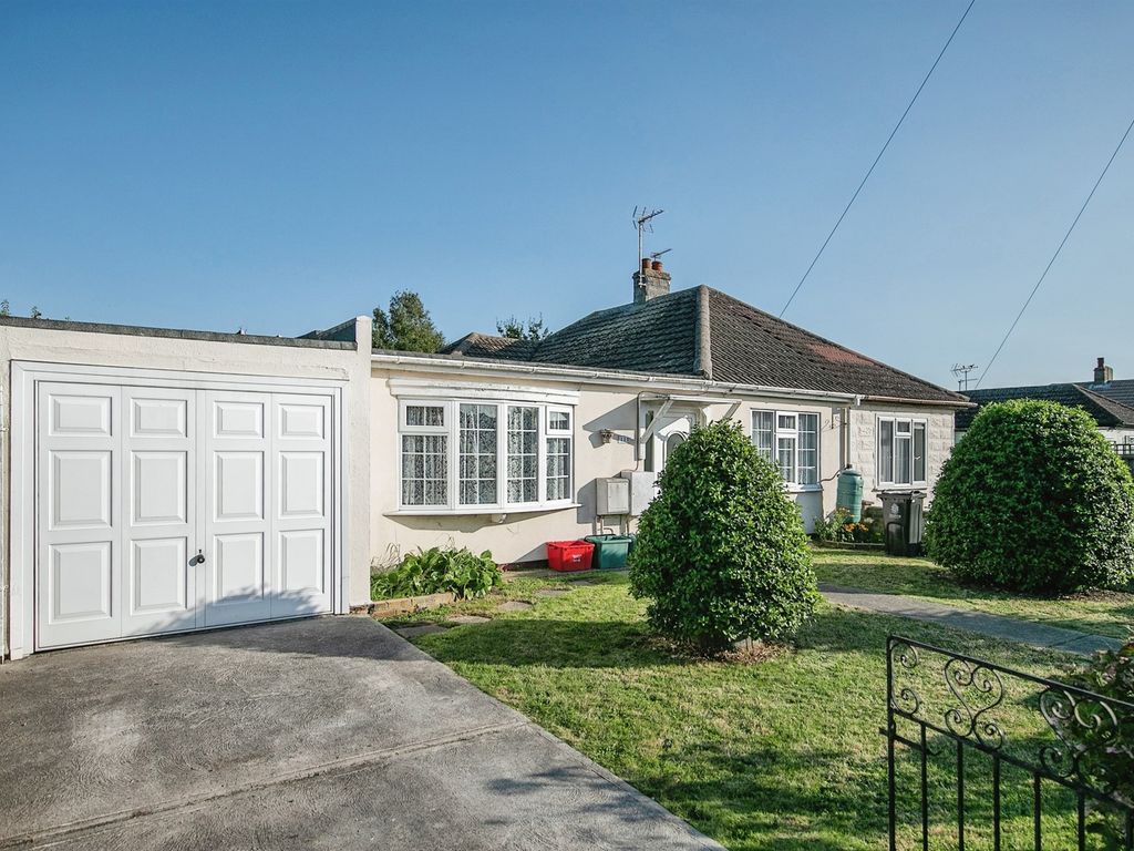 2 bed semidetached bungalow for sale in The Avenue, Great Clacton