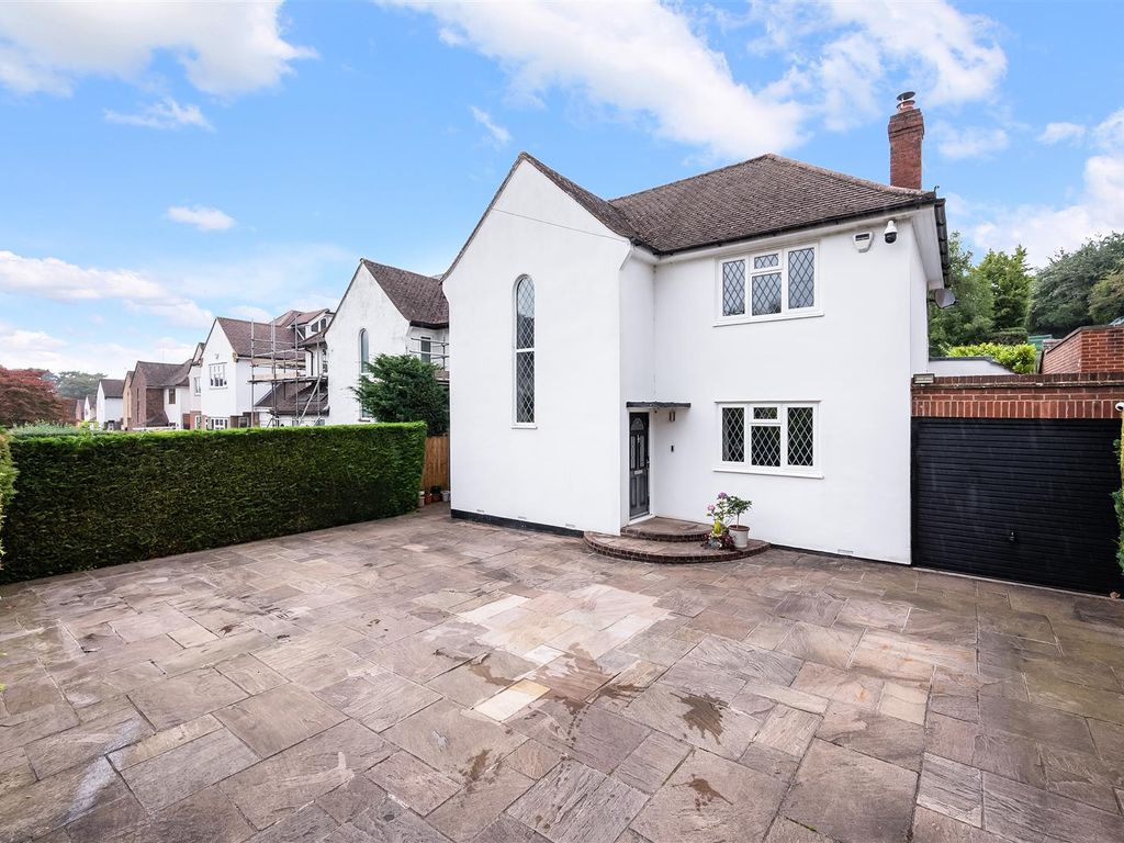 3 bed detached house for sale in Downs Way Close, Tadworth KT20, £