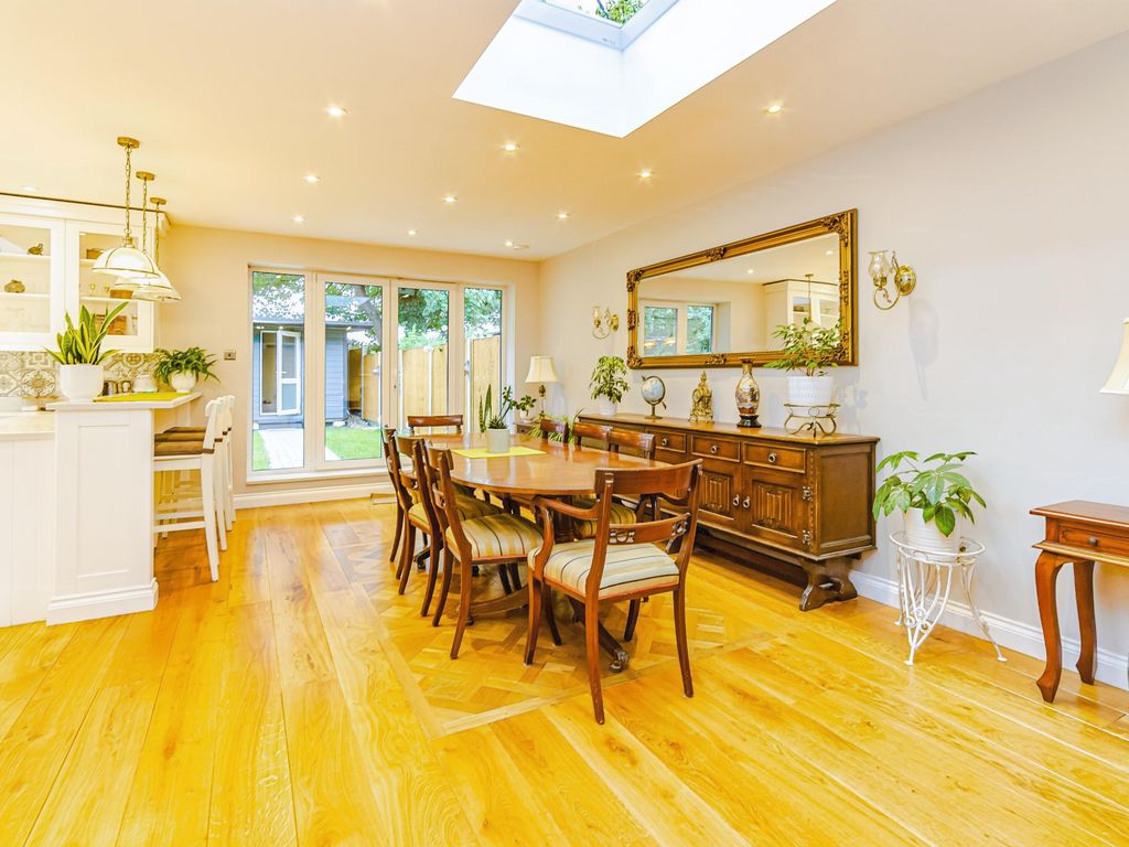 3 bed semidetached house for sale in Oldfields Road, North Cheam
