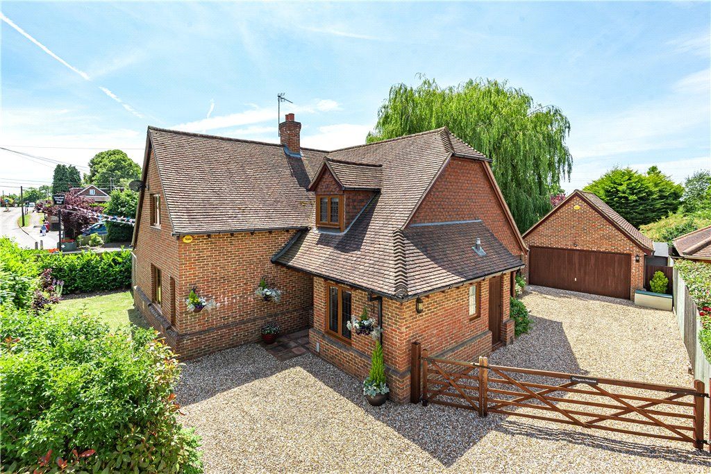 4 bed detached house for sale in Eversley Road, Arborfield Cross
