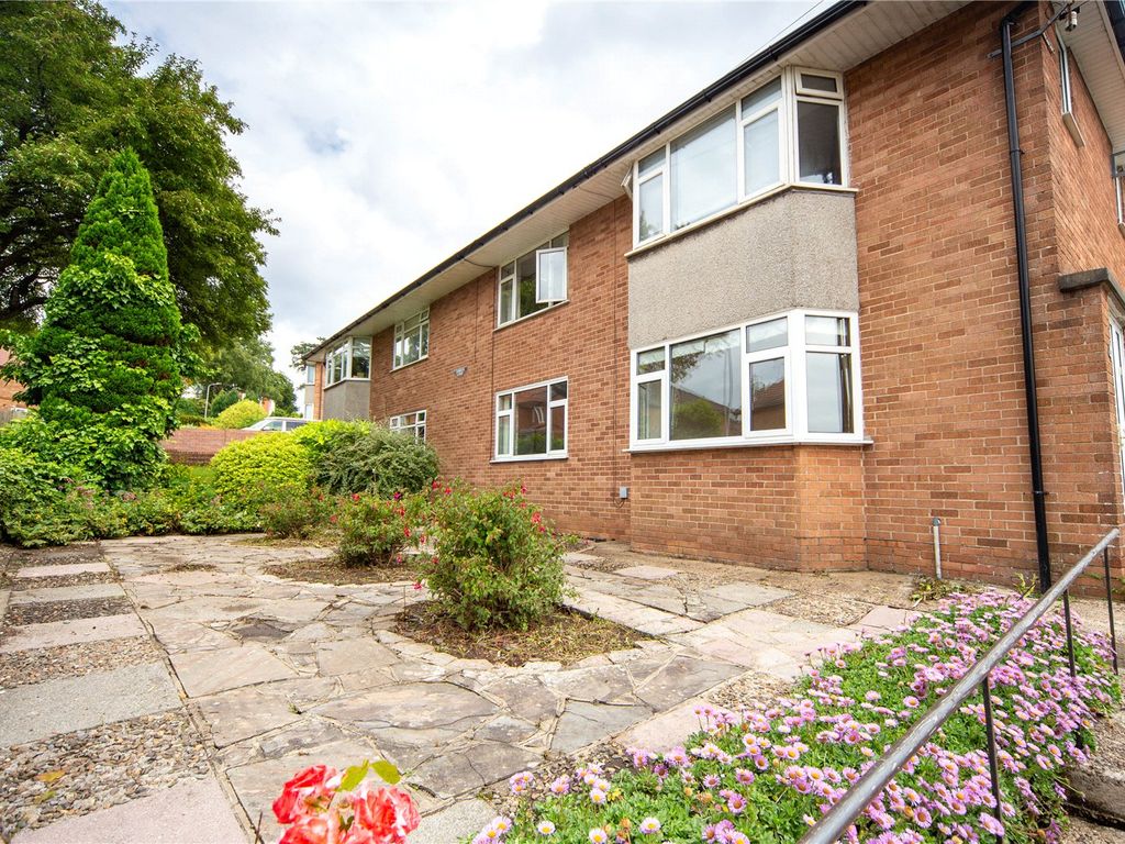 2 bed flat to rent in Hampton Court, Brandreth Road, Penylan, Cardiff