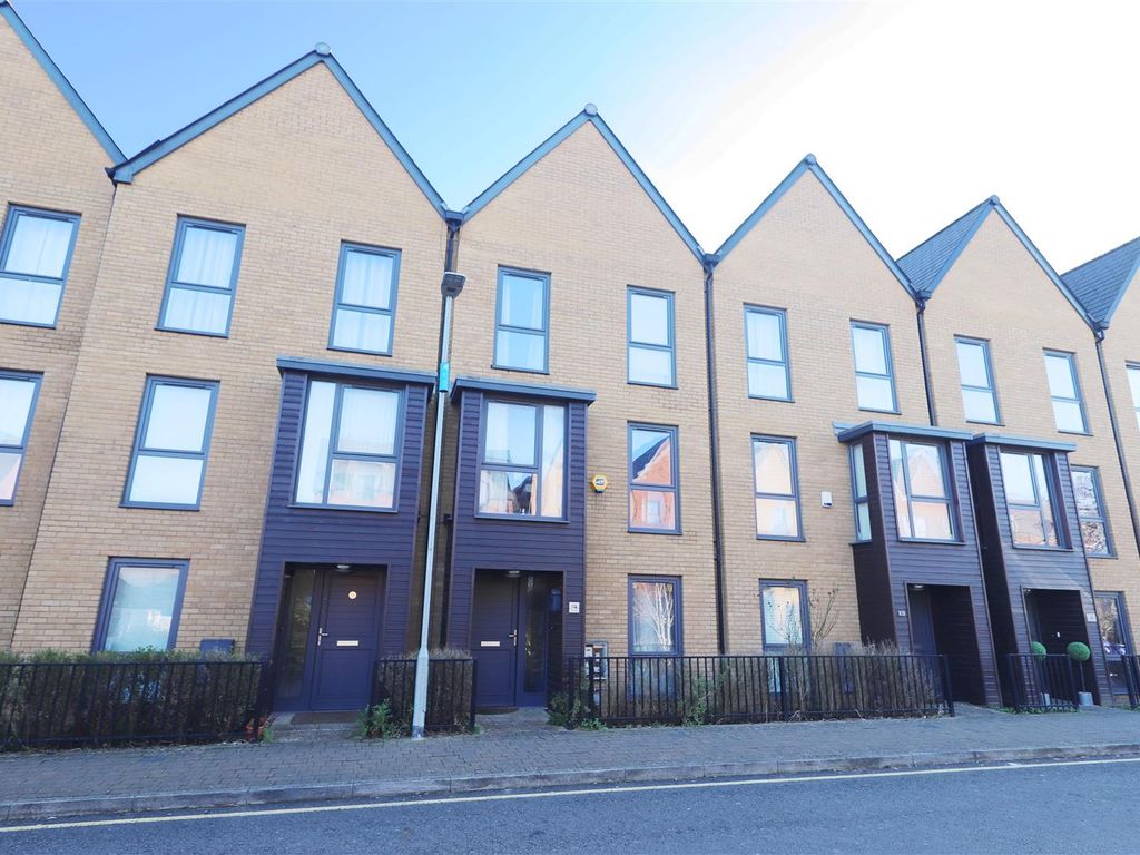 4 bed town house for sale in Churchill Road, Uxbridge UB10, £770,000