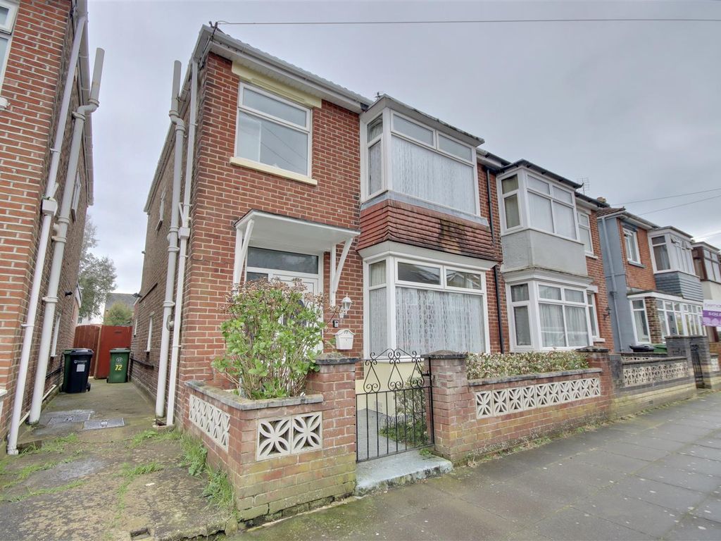 3 bed semidetached house for sale in Compton Road, Portsmouth PO2, £