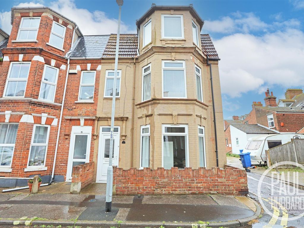 6 bed end terrace house for sale in Beach Road, Lowestoft NR32, £