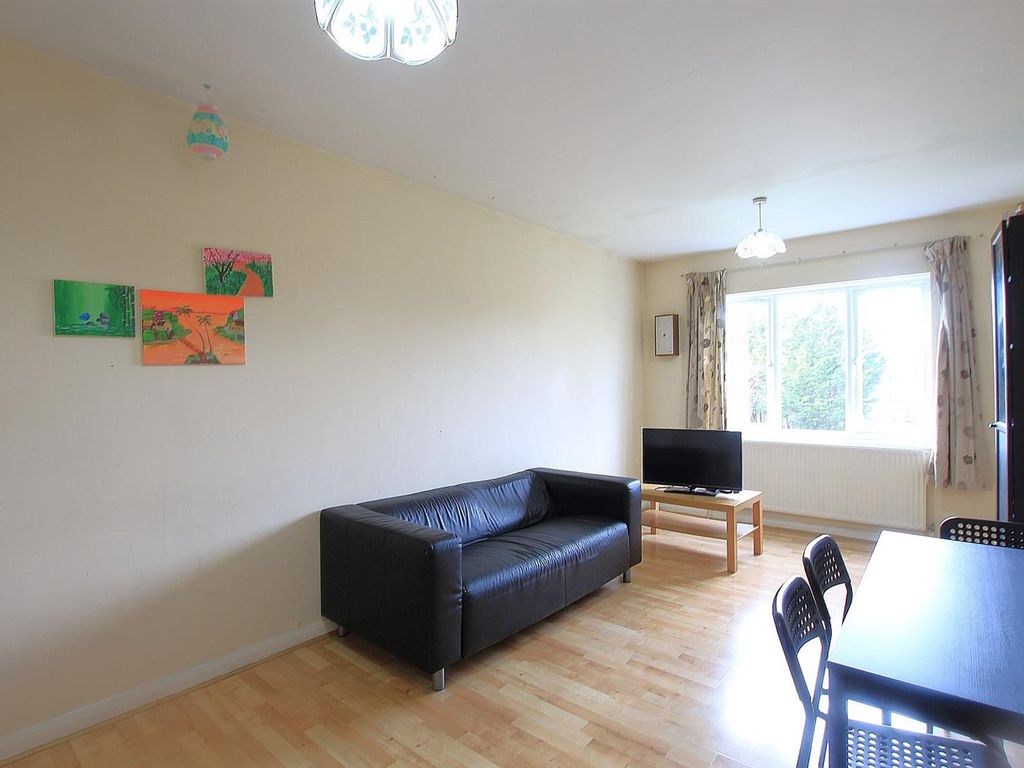 2 bed flat to rent in Kingfisher Court, 77A Whitton Road, Hounslow TW3