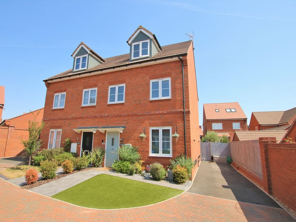 3 bed semidetached house for sale in Piggott Road, Shinfield, Reading