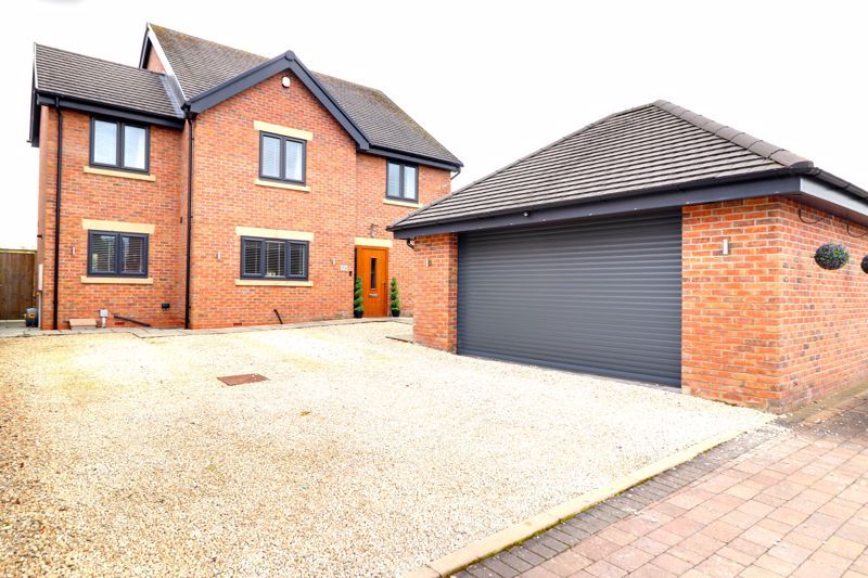 5 bed detached house for sale in Frogmore Road, Market Drayton