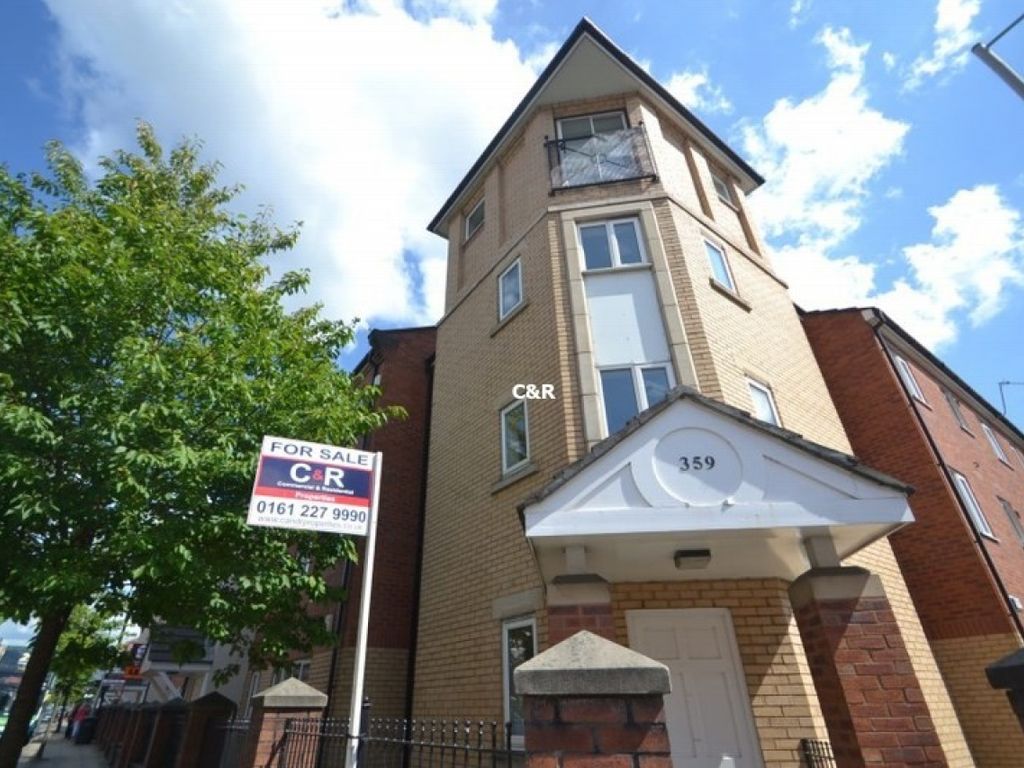 3 bed flat for sale in Stretford Road, Hulme, Manchester. M15, £199,950