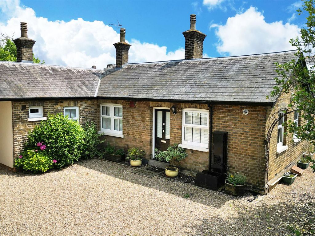 2 bed detached bungalow for sale in Tillwicks Court, Halstead Road, Earls Colne CO6, £450,000