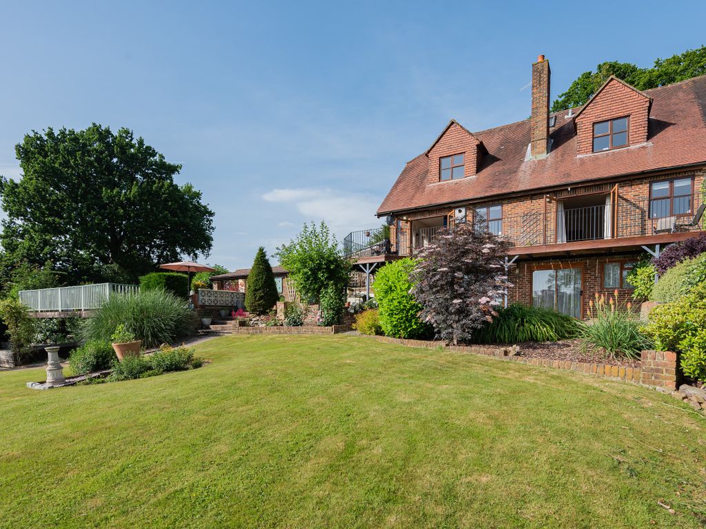 4 bed semidetached house for sale in Parrock Lane, Colemans Hatch