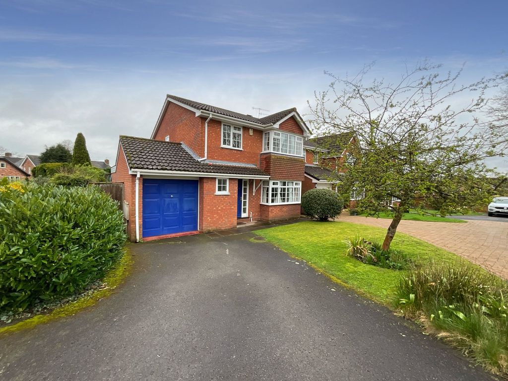 4 bed detached house for sale in Badgers Croft, Eccleshall ST21, £
