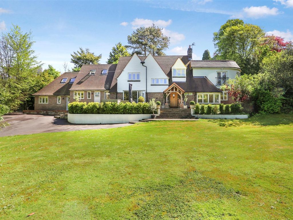 5 bed detached house for sale in Dene Close, Outwood Lane, Chipstead