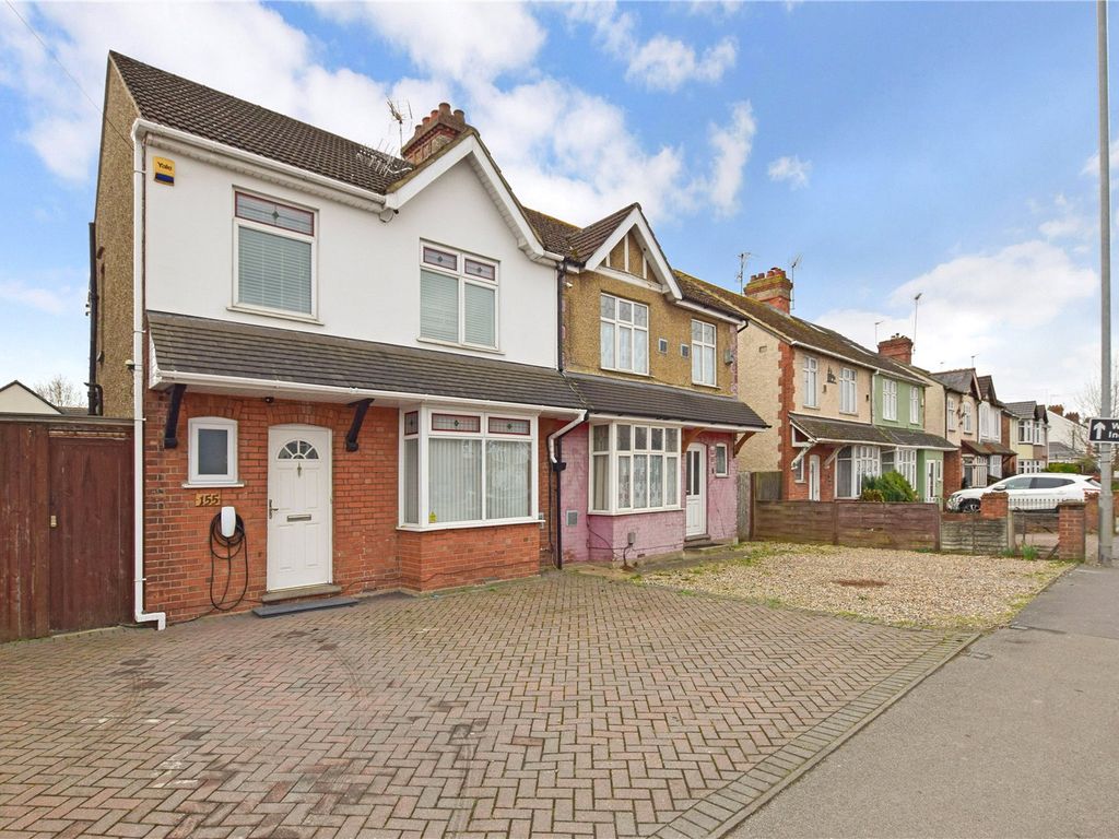 3 bed semidetached house for sale in Luton Road, Dunstable