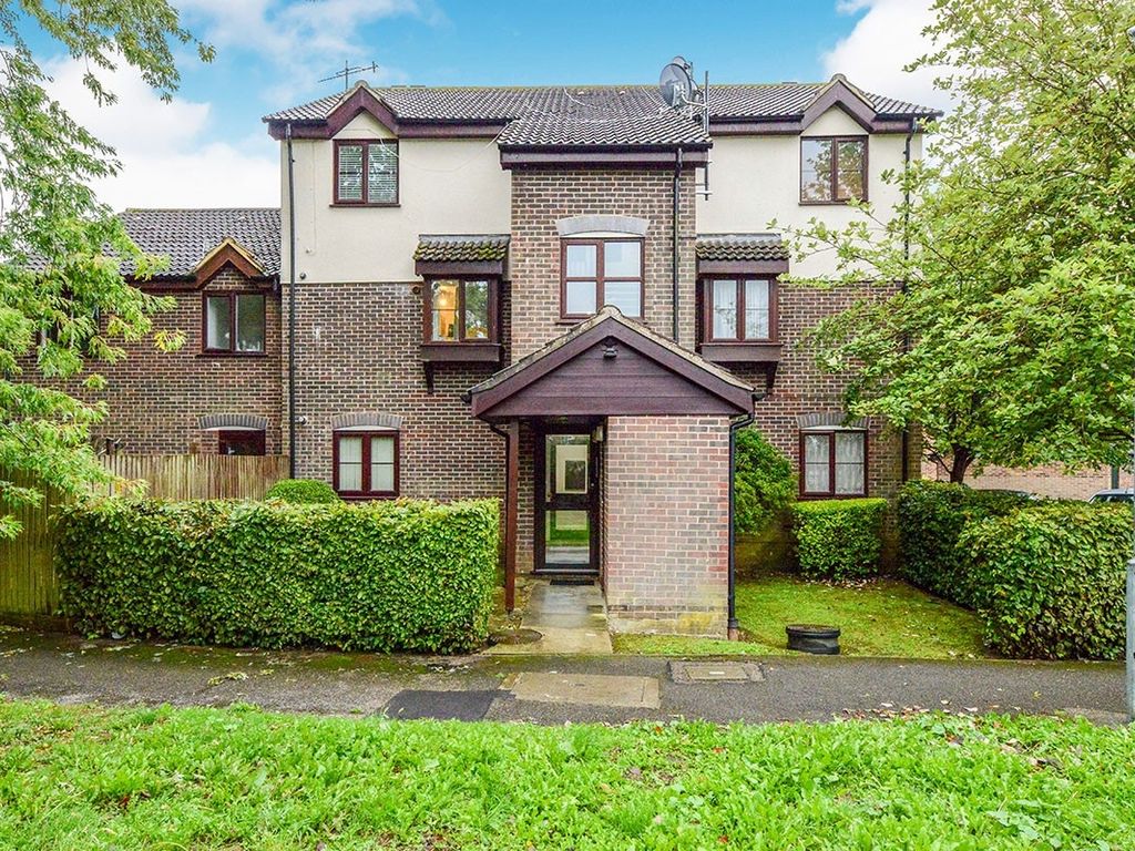 1 bed flat to rent in Hancock Court, Borehamwood, Hertfordshire WD6