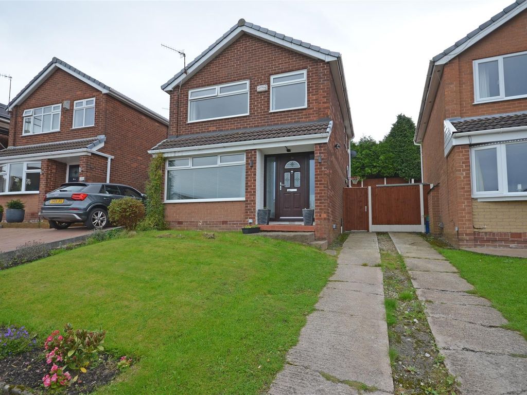 3 bed detached house for sale in Fold Crescent, Carrbrook, Stalybridge