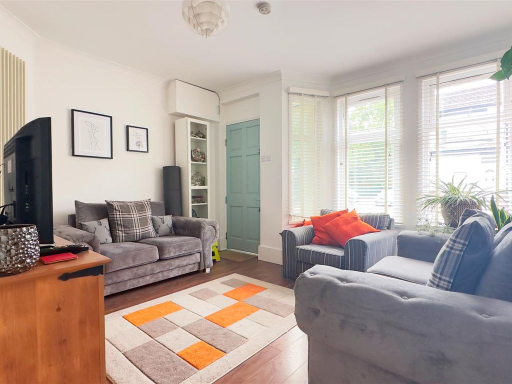 2 bed flat for sale in Dore Avenue, Manor Park E12 Zoopla