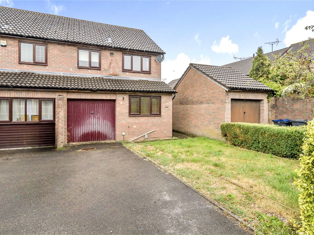 3 bed semidetached house for sale in Glenville Close, Royal Wootton