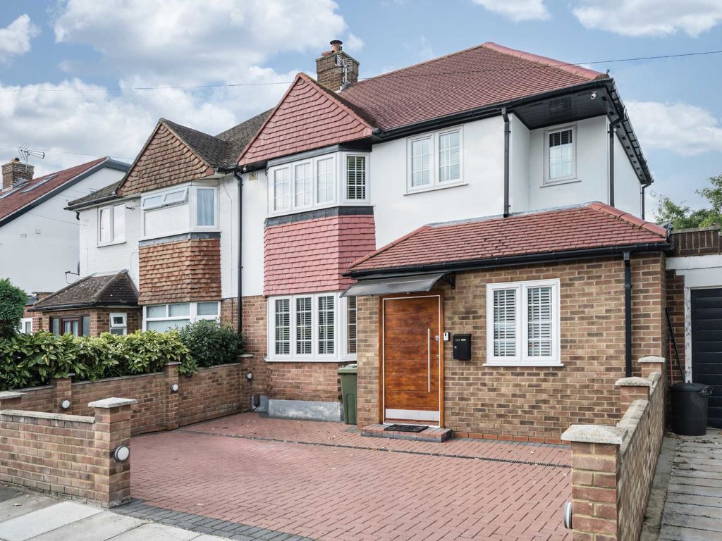 4 bed property for sale in Dean Road, Hampton TW12, £950,000 Zoopla