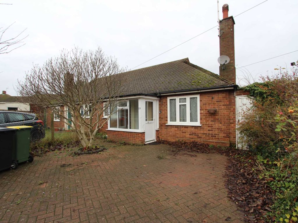2 bed semidetached bungalow for sale in Ormonde Avenue, Rochford SS4
