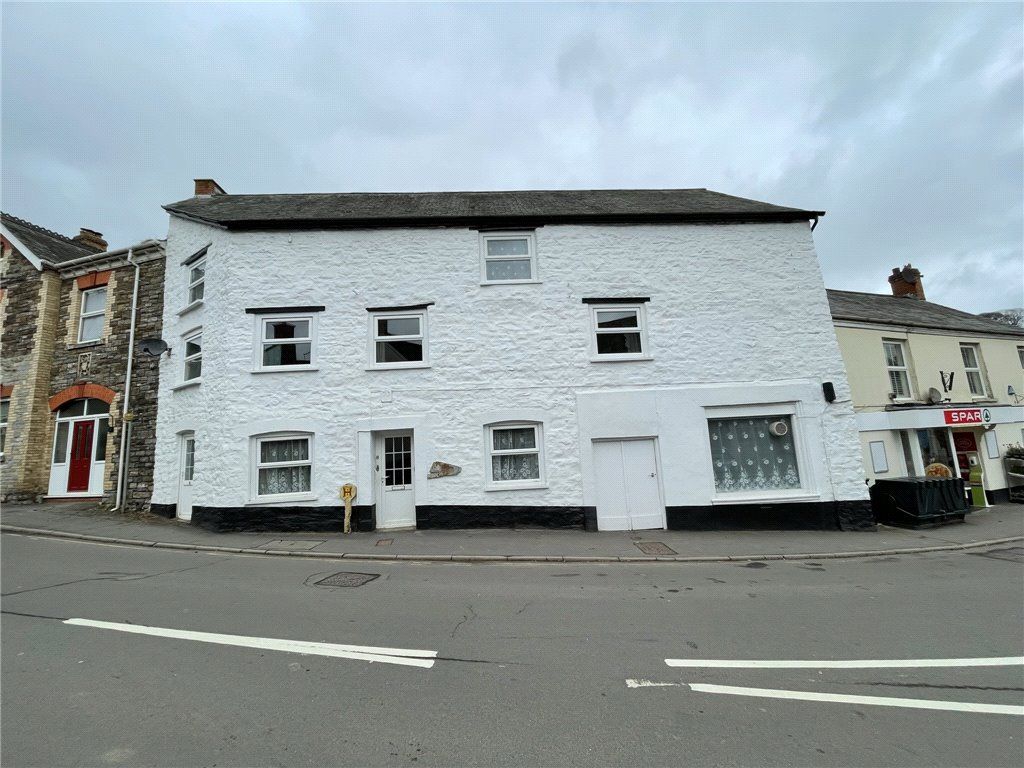 5 bed terraced house for sale in Newton Square, Bampton, Tiverton