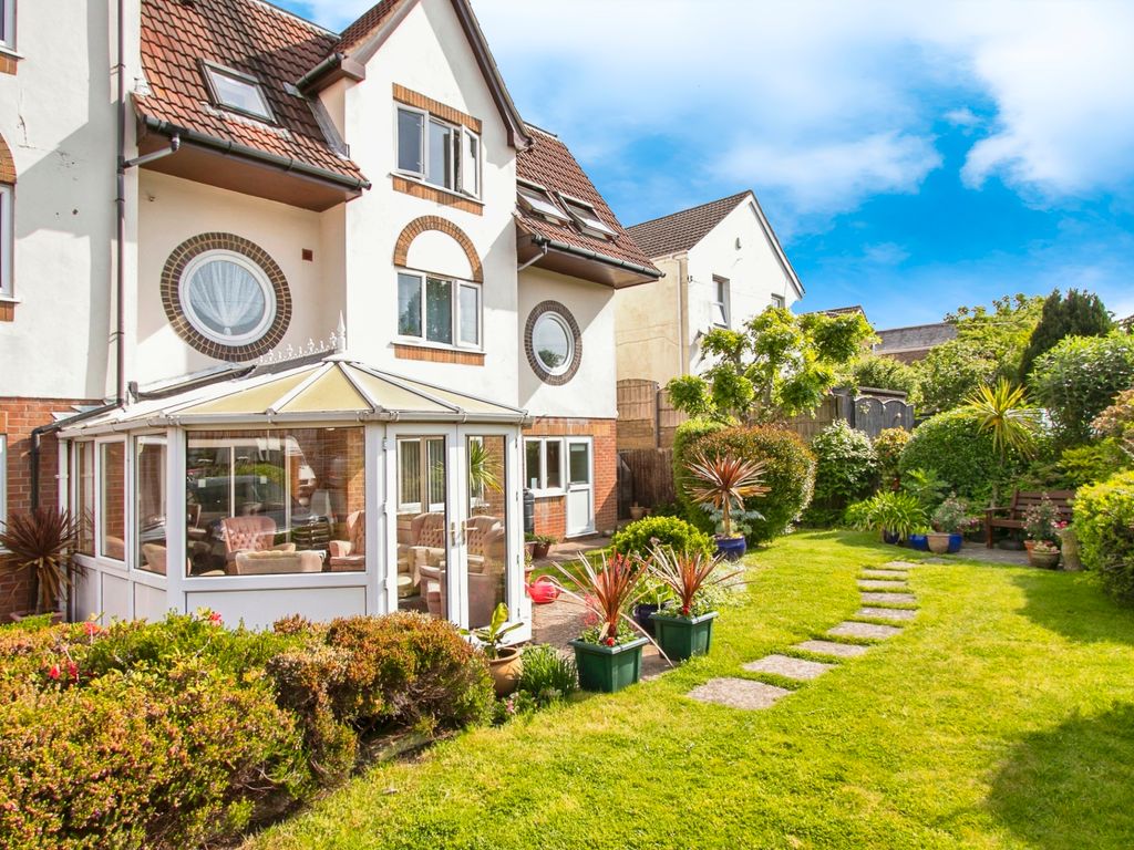 2 bed flat for sale in Bournemouth Road, Poole BH14, £125,000 Zoopla