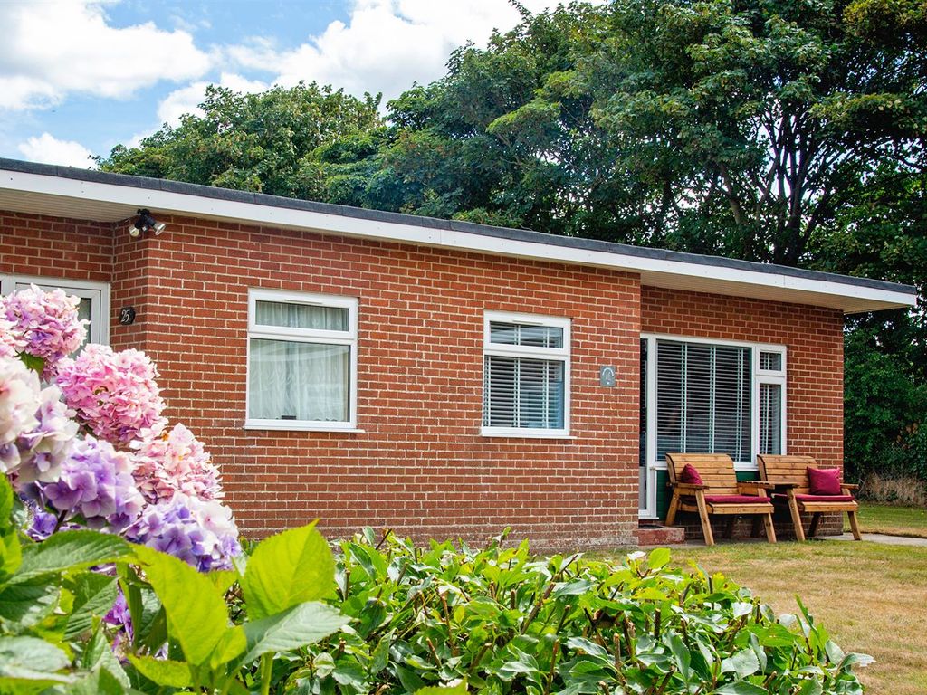 2 bed bungalow for sale in Gimingham Road, Mundesley, Norwich NR11, £