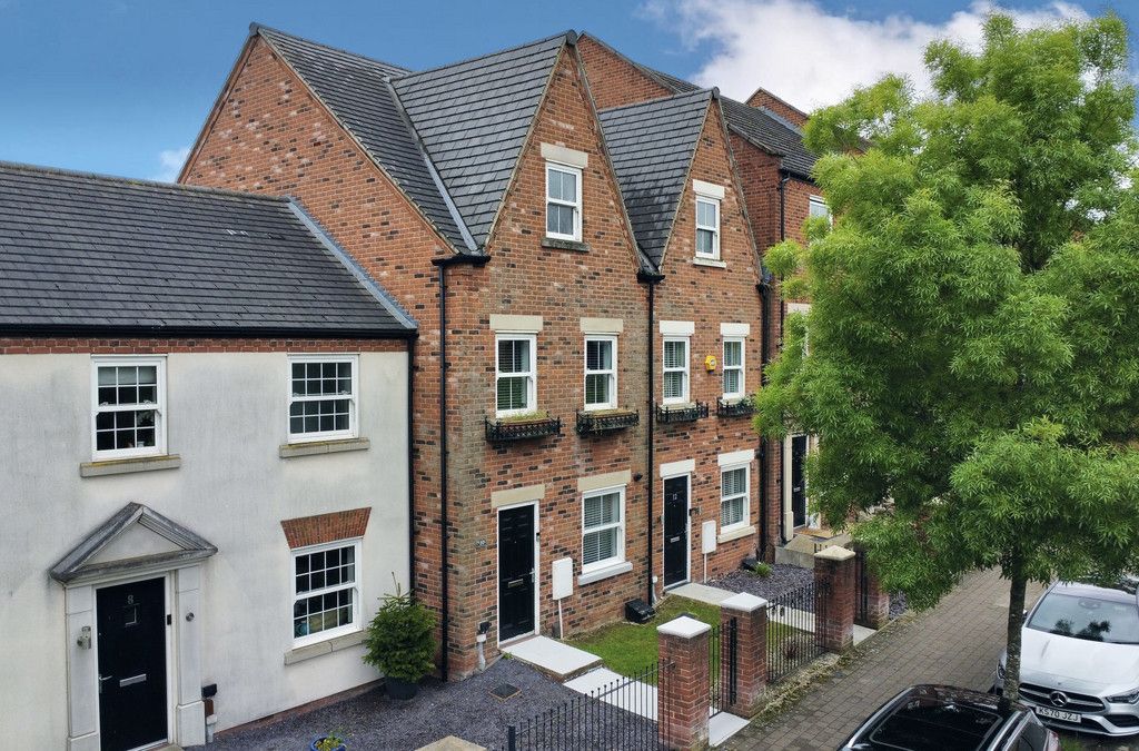 3 bed town house for sale in Birstall Meadow Road, Birstall LE4 Zoopla