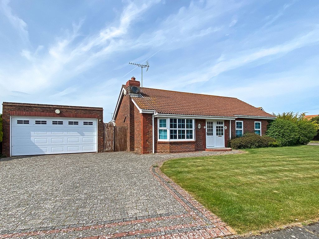 3 bed detached bungalow for sale in Grangefield Way, Aldwick, Bognor