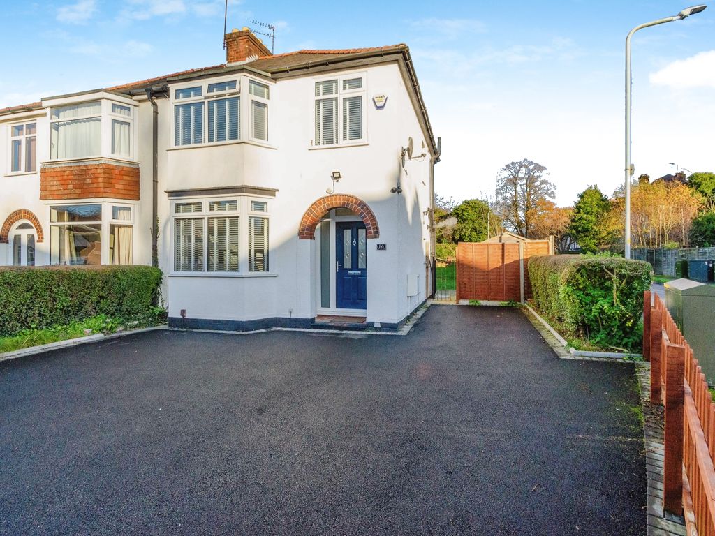 3 bed semidetached house for sale in Pennhouse Avenue, Penn WV4, £