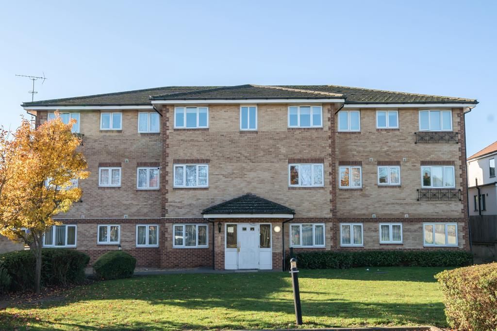2 bed flat to rent in Stanmore, Harrow HA7, £1,600 pcm Zoopla