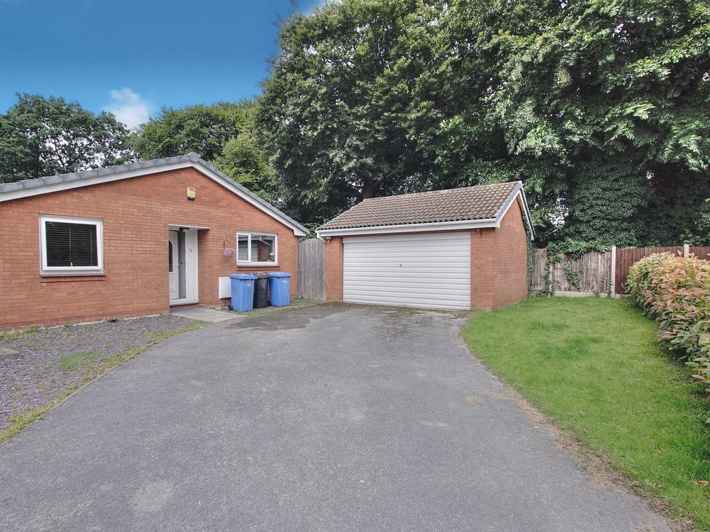 3 bed bungalow for sale in Kilsyth Close, Fearnhead, Warrington WA2, £