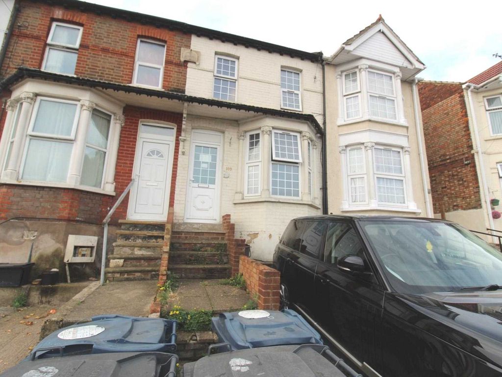 3 bed terraced house for sale in Kitchener Road, High HP11, £