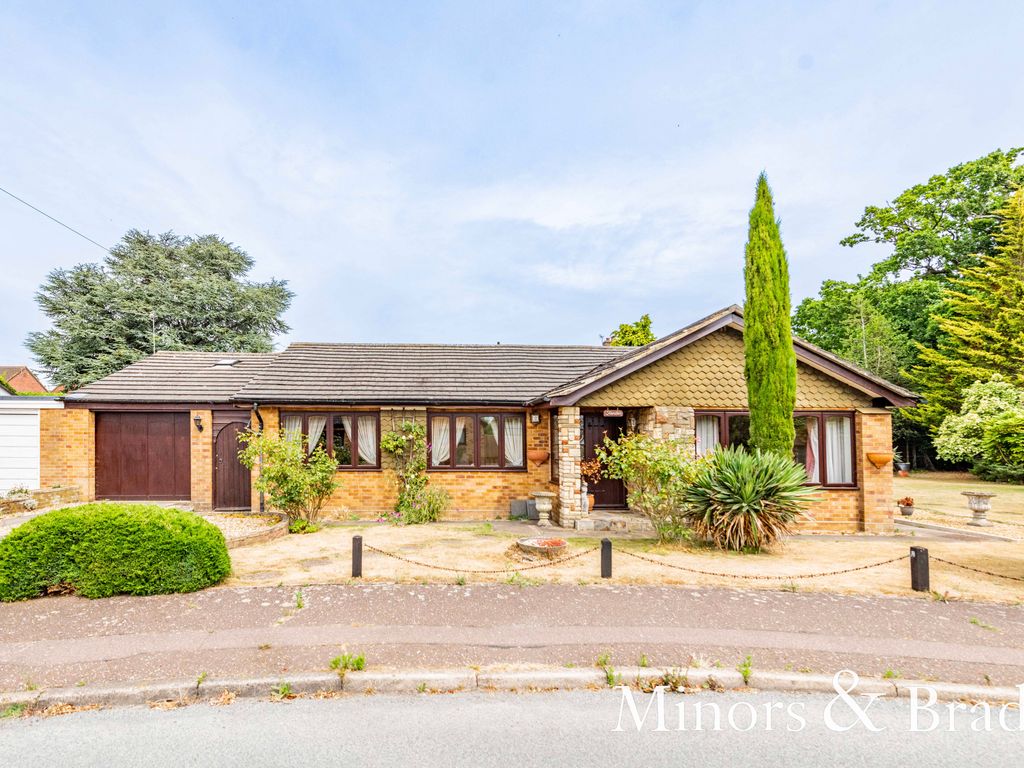3 bed detached bungalow for sale in Chenery Drive, Sprowston, Norwich