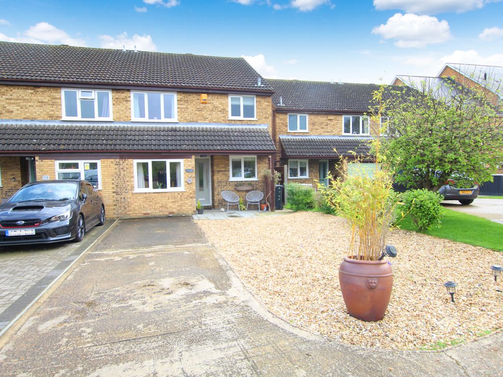 3 bed semidetached house for sale in Riverside Court, Biggleswade SG18