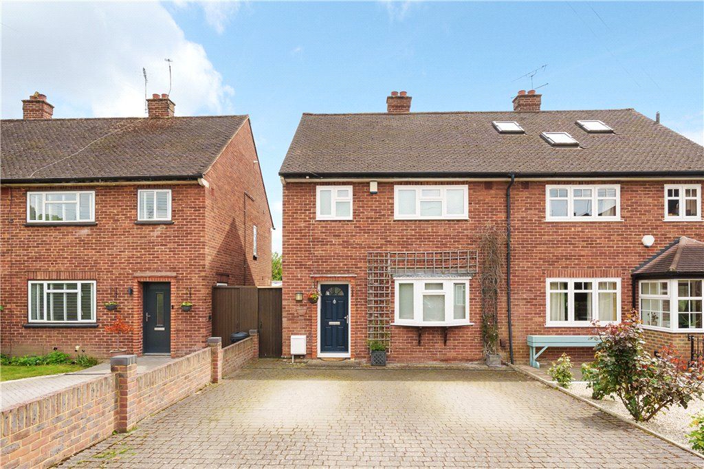 3 bed semidetached house for sale in Ardley Close, Ruislip, Middlesex