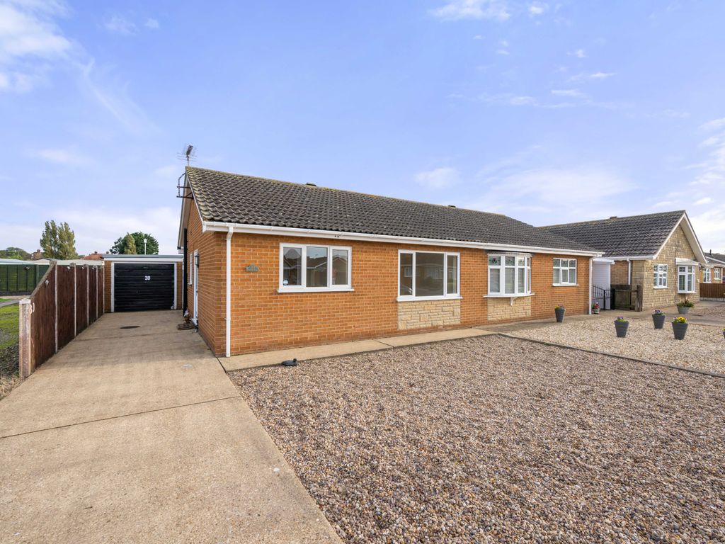 2 bed semidetached bungalow for sale in Martin Way, Skegness PE25, £