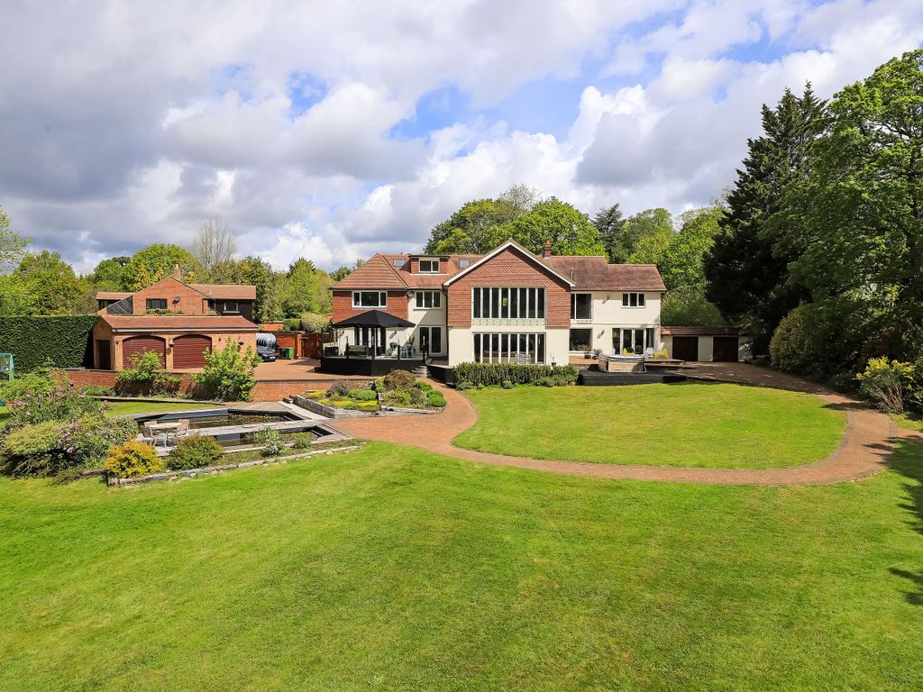 5 bed detached house for sale in Salterns Lane, Bursledon, Southampton