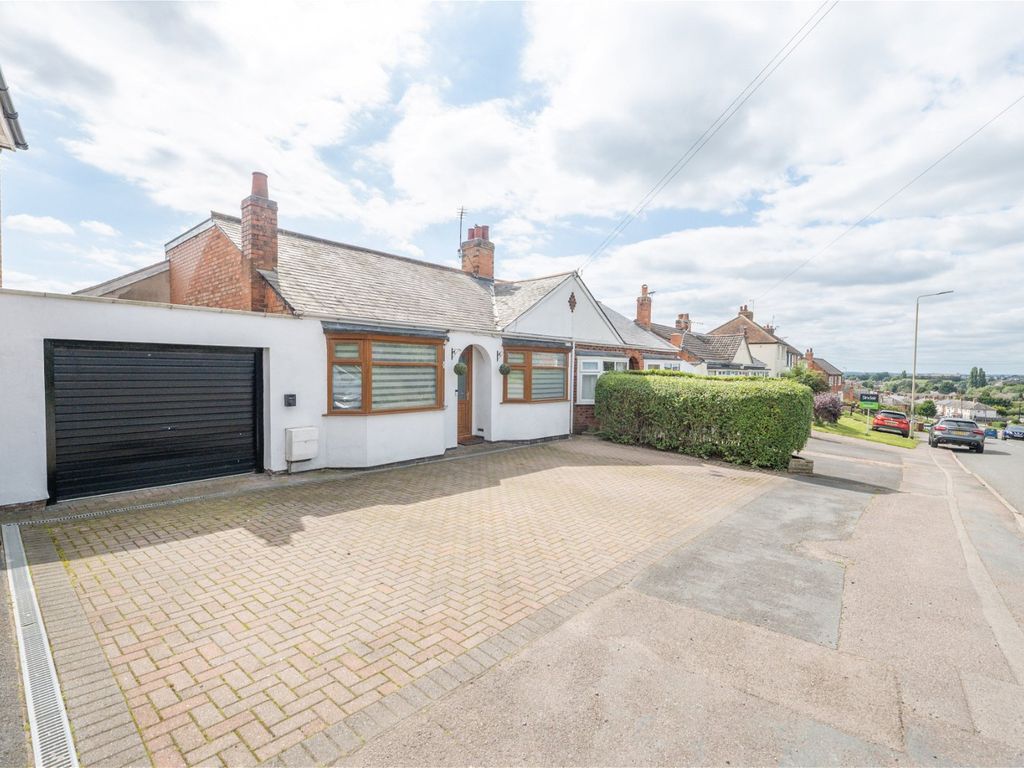 4 bed semidetached house for sale in Ratcliffe Road, Sileby