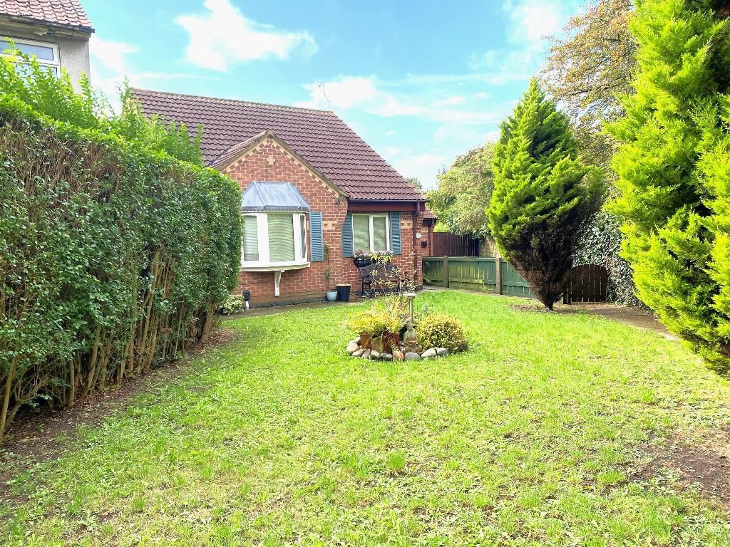 3 bed detached bungalow for sale in Park Avenue West, Hull HU5, £