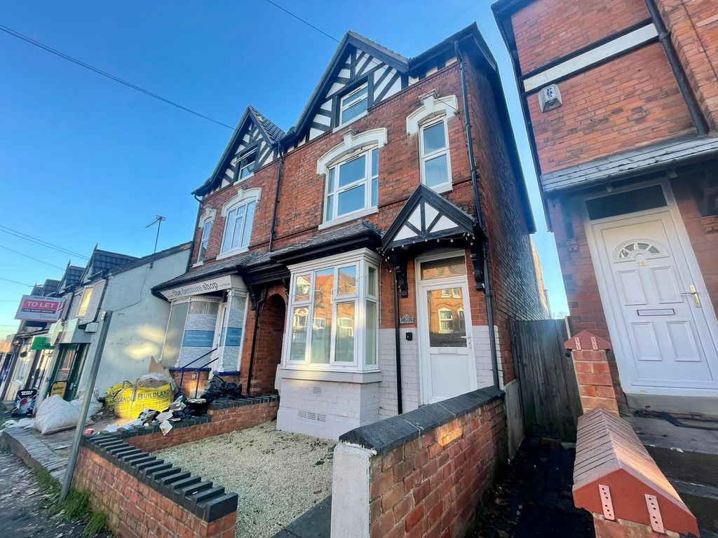 3 bed end terrace house for sale in Mount Pleasant, Batchley, Redditch