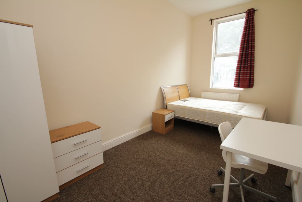 Room to rent in East India Dock Road, All Saints E14, £823 pcm Zoopla