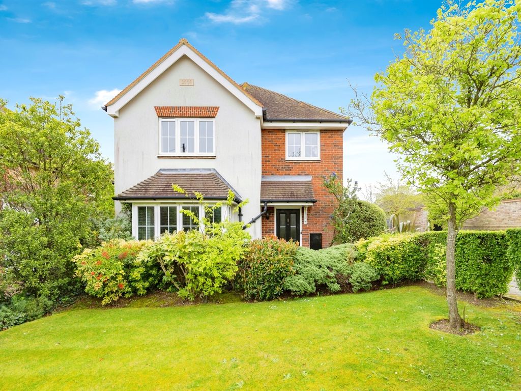 2 bed for sale in Prospect Close, Bushey WD23, £390,000 Zoopla