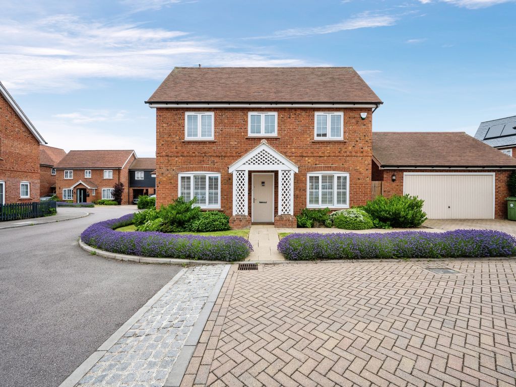 4 bed detached house for sale in Walnut Tree Way, Meppershall, Shefford