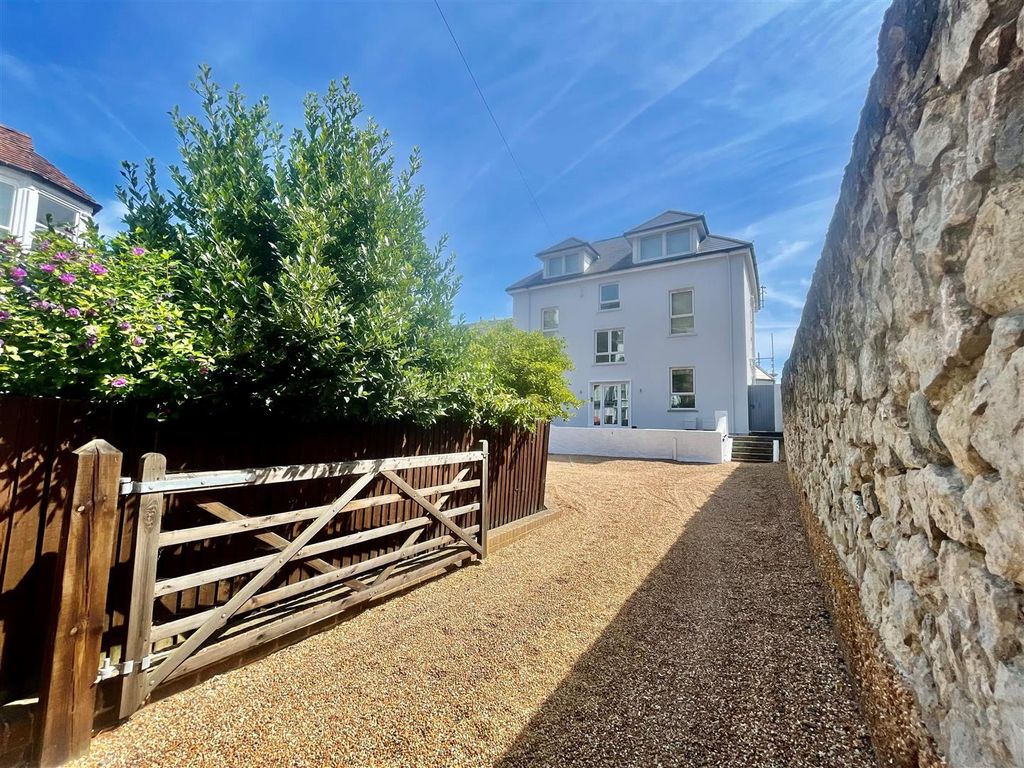 2 bed flat to rent in The Riviera, Sandgate, Folkestone CT20 Zoopla