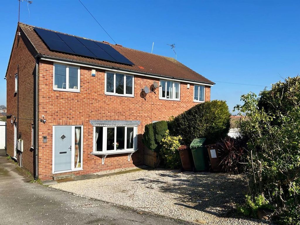 3 bed semidetached house to rent in Bexhill Close, Pontefract WF8, £