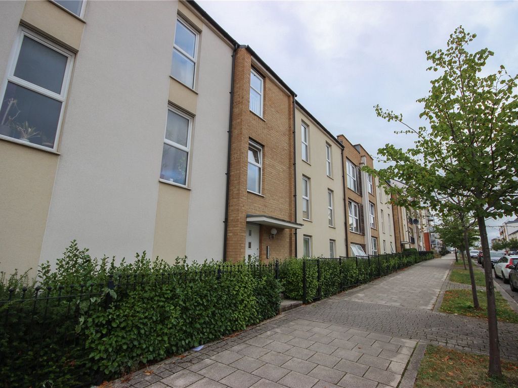 2 bed flat to rent in Tall Elms Road, Patchway, Bristol, South