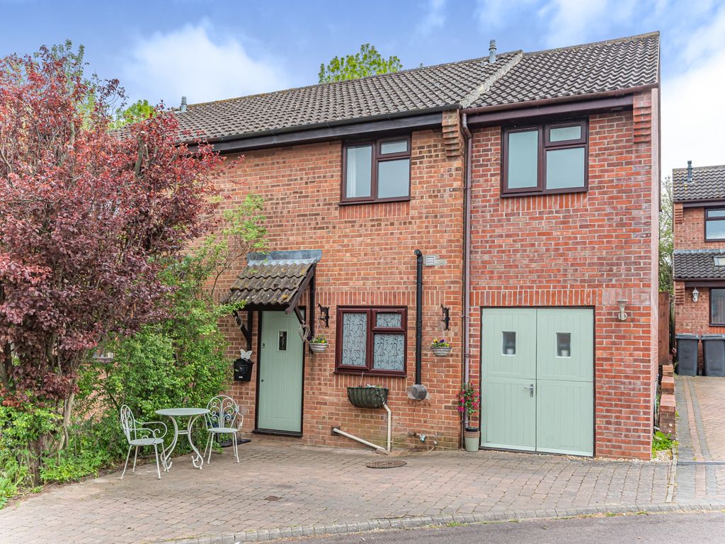 3 bed semidetached house for sale in Locke Close, Grateley, Andover