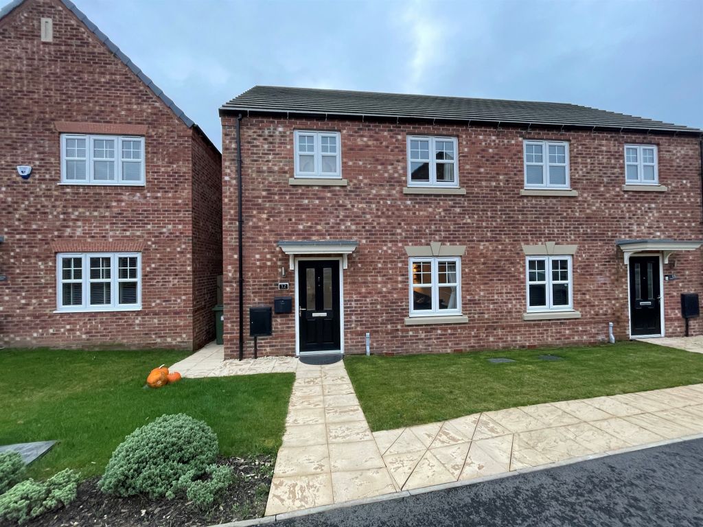 3 bed mews house for sale in Kimberley Mews, Bircotes, Doncaster DN11