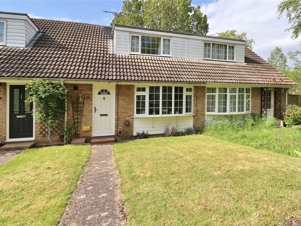 2 bed terraced house for sale in Woking, Surrey GU21 Zoopla